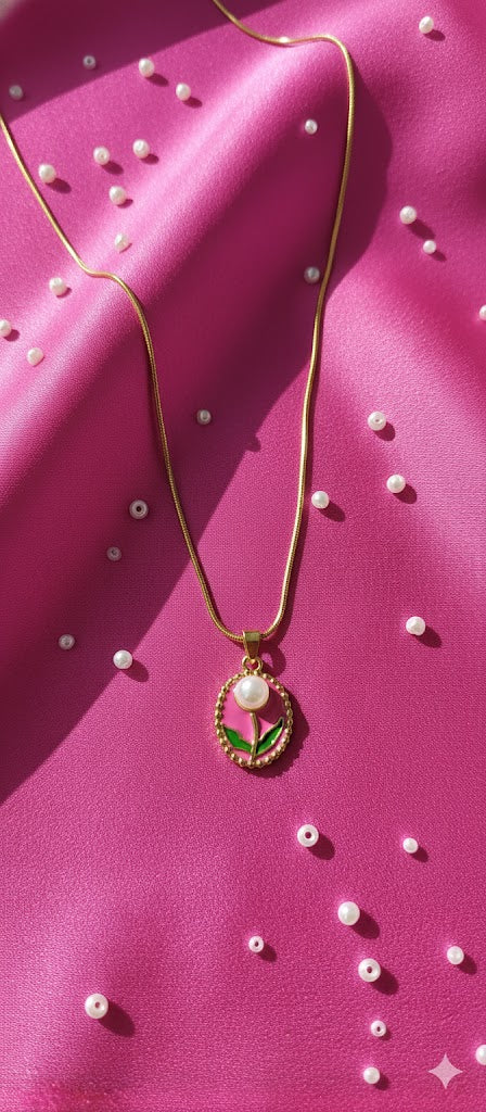 Flower pearl necklace