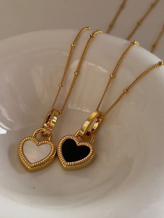 Black heart necklace