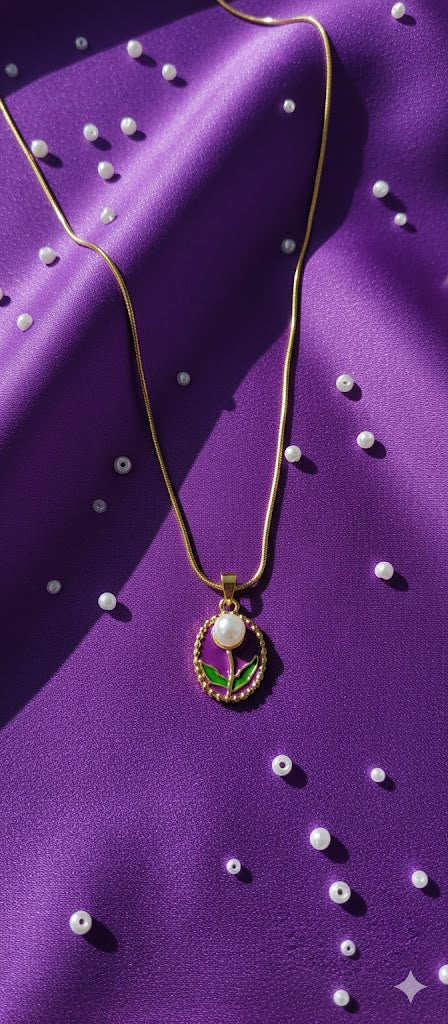 Flower pearl necklace