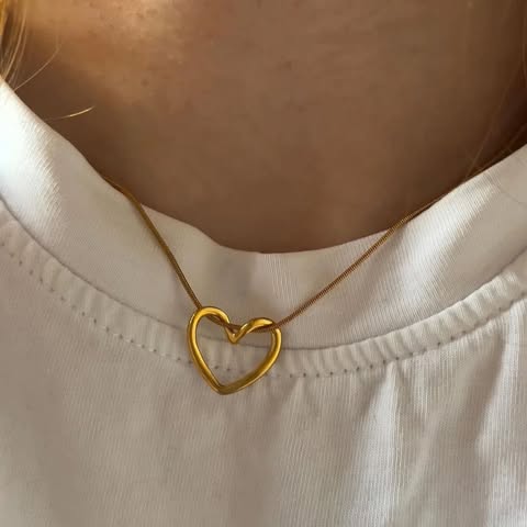 Tangled heart necklace